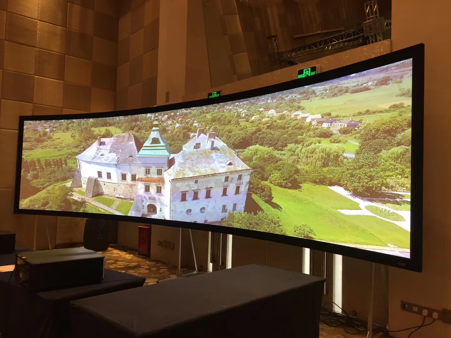 16：9 Wall Mount Curved Fixed Frame Projection Screens 